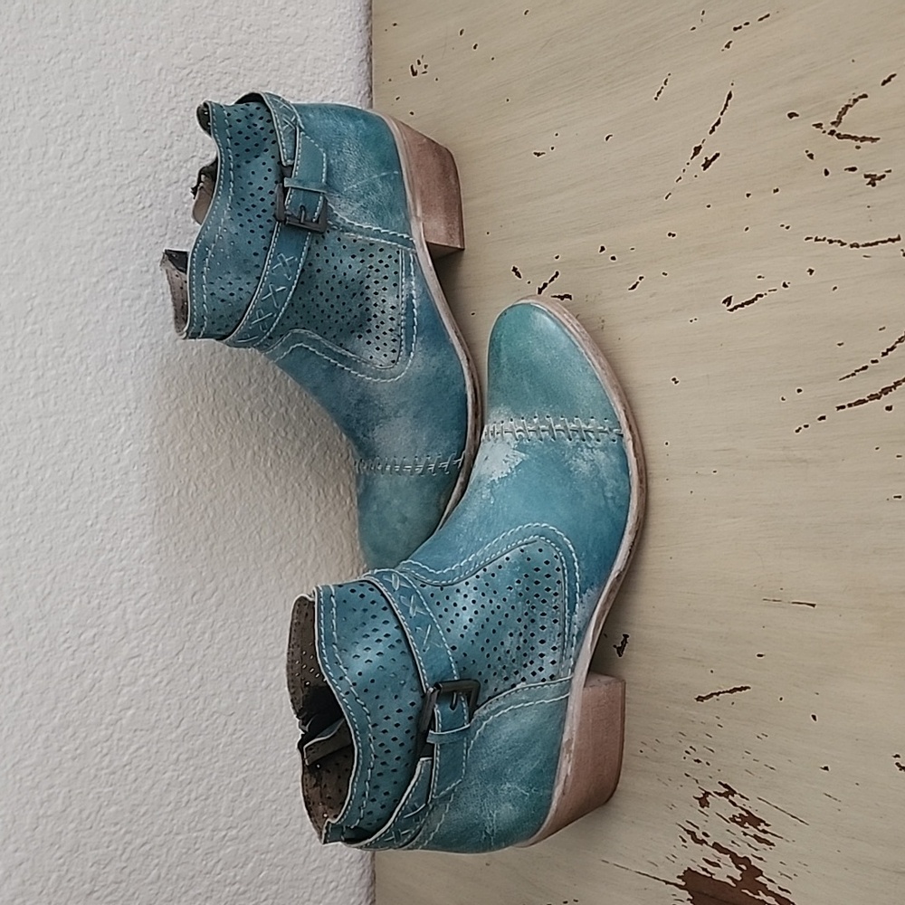 ROAN Blue Leather Booties NWOT